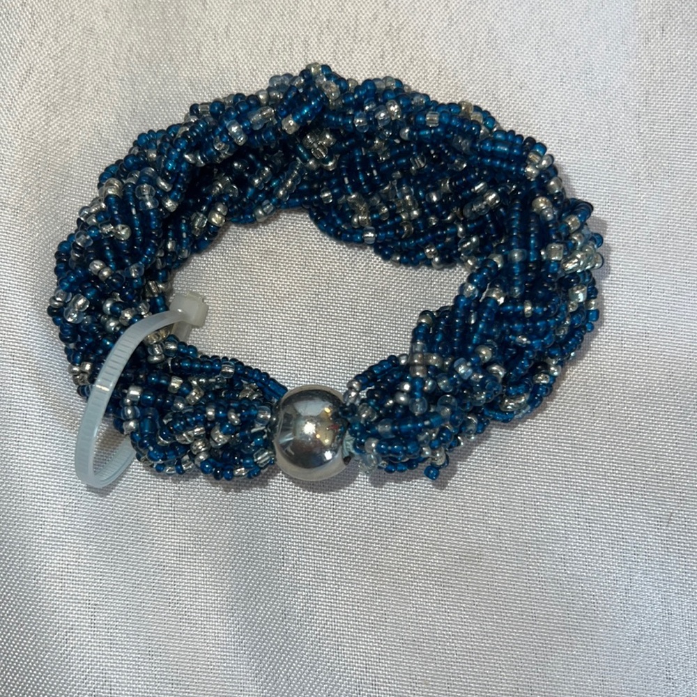 NWOT beaded blue silver bracelet
